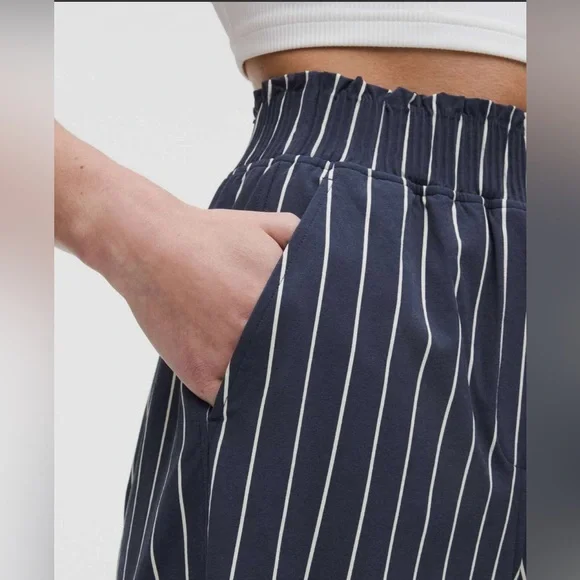 Lululemon Stretch Woven Ruffle-Waist Wide-Leg Cropped Pant Size XXS - Picture 5 of 13